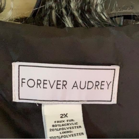 NWOT Fur Vest - Picture 5 of 5